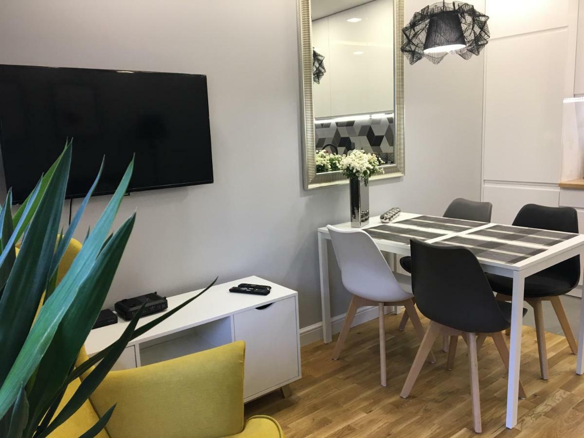Family & Business Elegant Apartments Ul Astronautow Centrum Downtown - 3 Bedroom, Parking เคียลเซ ภายนอก รูปภาพ